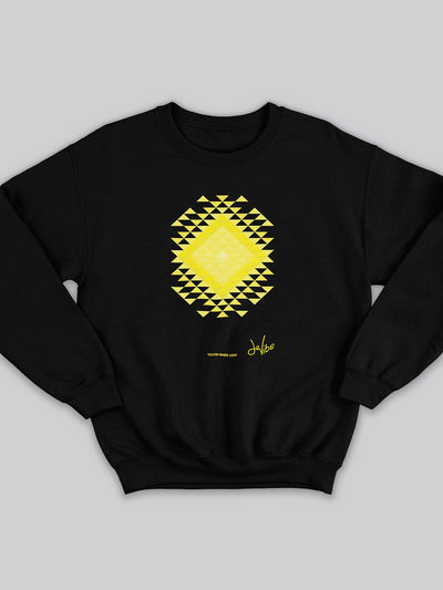 Felpa da uomo - donna senza cappuccio, girocollo, a maniche lunghe. Sweatshirt in versione nera con stampa colorata personalizzata incentrata sull’essenza, significato, personalità, psicologia, e proprietà del colore giallo, sugli stimoli prodotti a livello emotivo ed energetico vibrazionale.