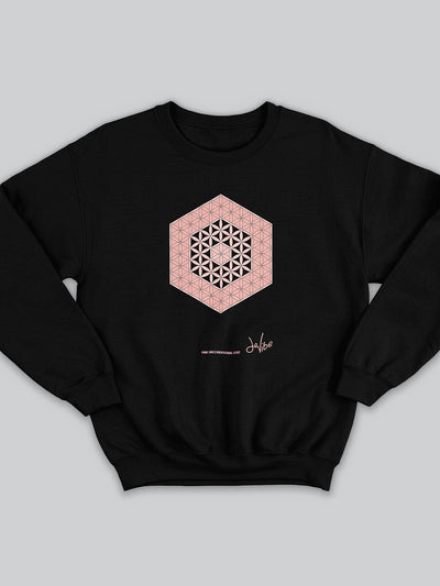Felpa da uomo - donna senza cappuccio, girocollo, a maniche lunghe. Sweatshirt in versione nera con stampa colorata personalizzata incentrata sull’essenza, significato, personalità, psicologia, e proprietà del colore rosa, sugli stimoli prodotti a livello emotivo ed energetico vibrazionale.