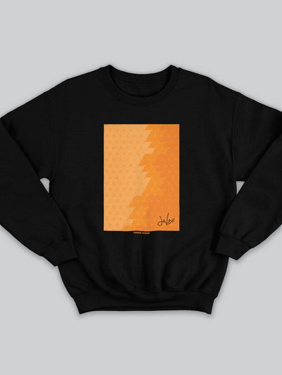 Felpa da uomo - donna senza cappuccio, girocollo, a maniche lunghe. Sweatshirt in versione nera con stampa colorata personalizzata incentrata sull’essenza, significato, personalità, psicologia, e proprietà del colore arancione, sugli stimoli prodotti a livello emotivo ed energetico vibrazionale.