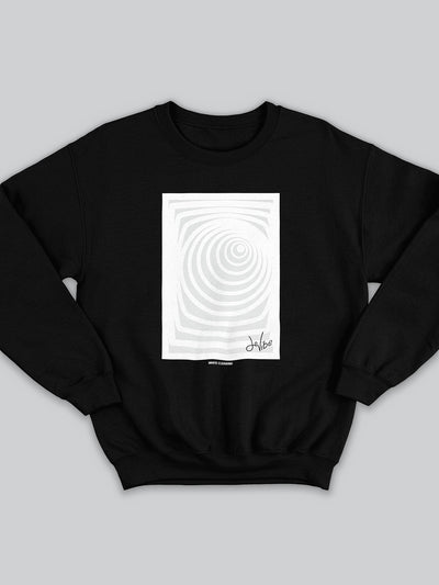 Felpa da uomo - donna senza cappuccio, girocollo, a maniche lunghe. Sweatshirt in versione nera con stampa colorata personalizzata incentrata sull’essenza, significato, personalità, psicologia, e proprietà del colore bianco, sugli stimoli prodotti a livello emotivo ed energetico vibrazionale.