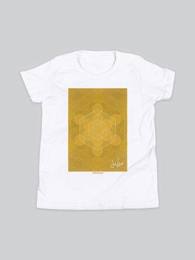 Maglietta a maniche corte da bambino, 100% cotone di alta qualità, eco friendly. T Shirt in versione bianca con stampa colorata personalizzata incentrata sull’essenza, significato, personalità, psicologia, e proprietà del colore oro, sugli stimoli prodotti a livello emotivo ed energetico vibrazionale.