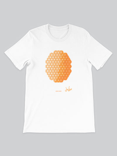 Maglietta a maniche corte da uomo - donna, 100% cotone di alta qualità, eco friendly. T Shirt in versione bianca con stampa colorata personalizzata incentrata sull’essenza, significato, personalità, psicologia, e proprietà del colore arancione, sugli stimoli prodotti a livello emotivo ed energetico vibrazionale.